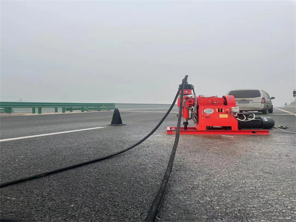 上栗马路路基路面开裂下沉注浆加固灌浆